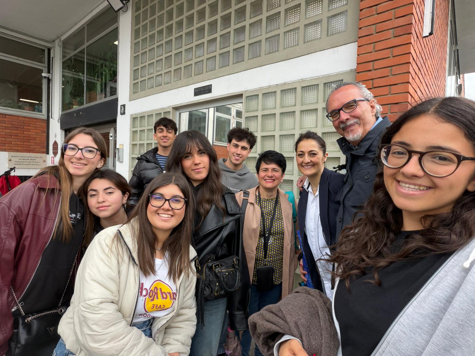 Gruppo studenti con Deborah D’Auria (UCEBI) e Raffaele Volpe (UCEBI)